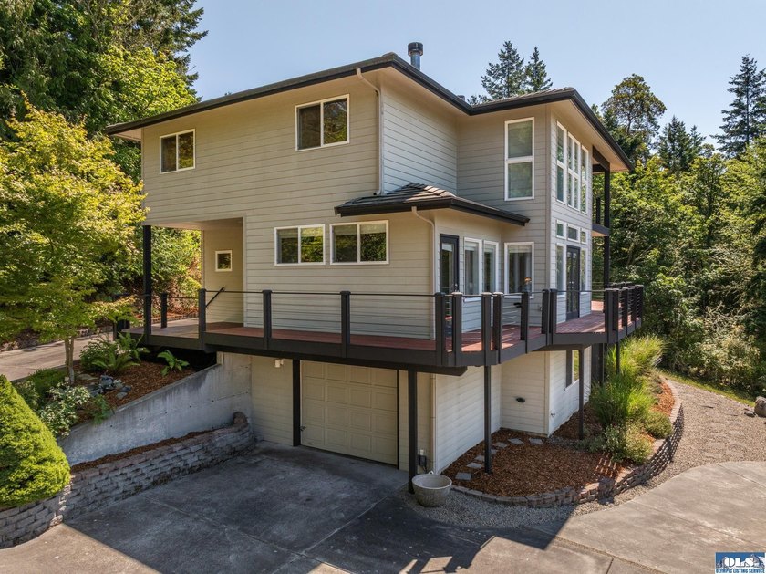 Architectural gem with stunning views of the Olympic Mountains - photo 3