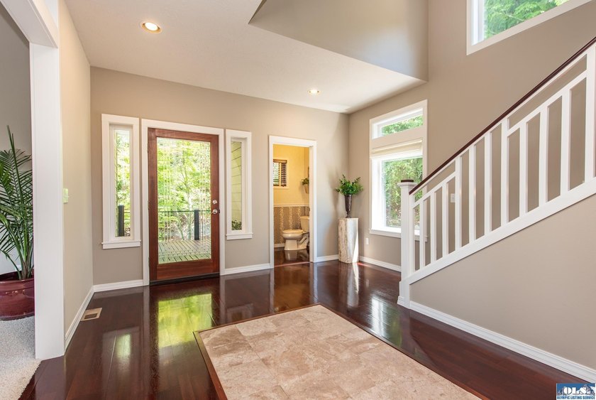 Architectural gem with stunning views of the Olympic Mountains - photo 5