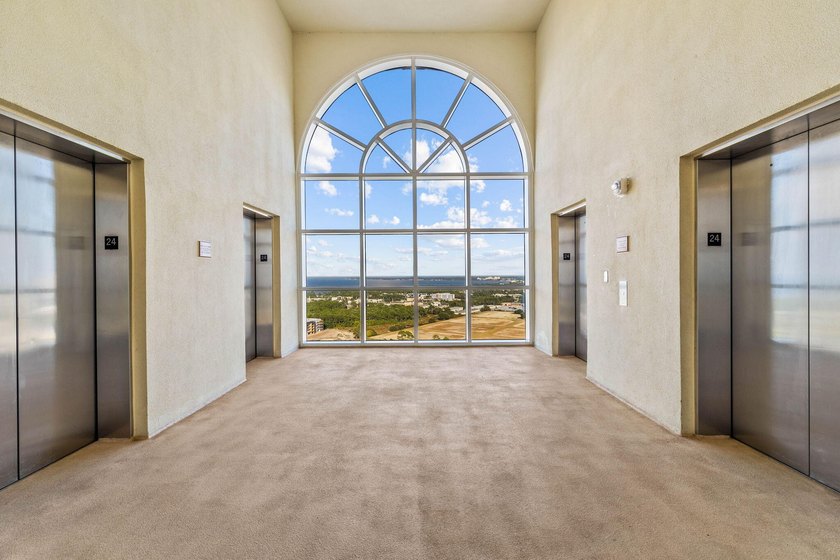 Private Rooftop! Experience breathtaking views of the Emerald - photo 7