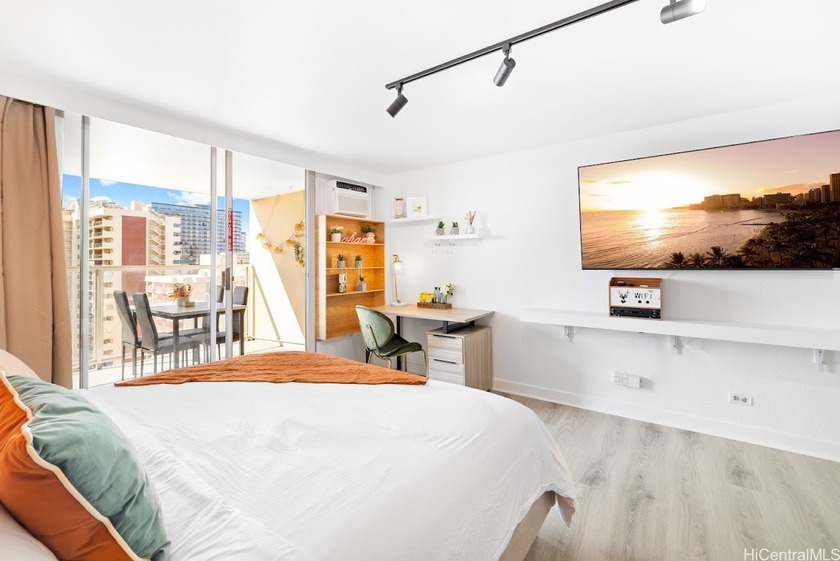 Legally permitted short-term rental condo featuring a brand new - photo 6