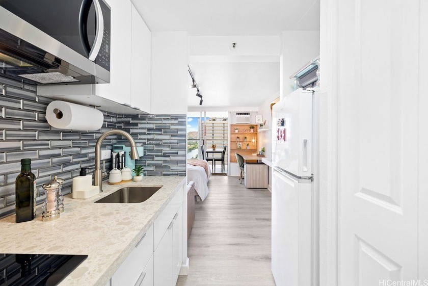 Legally permitted short-term rental condo featuring a brand new - photo 9