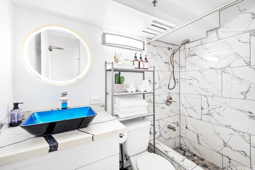 Legally permitted short-term rental condo featuring a brand new - photo 10