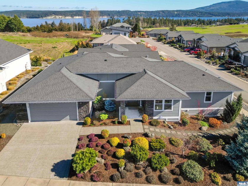 Absolutely stunning single level home in one of Sequim's best - photo 2