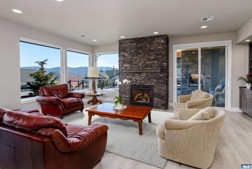 Absolutely stunning single level home in one of Sequim's best - photo 8
