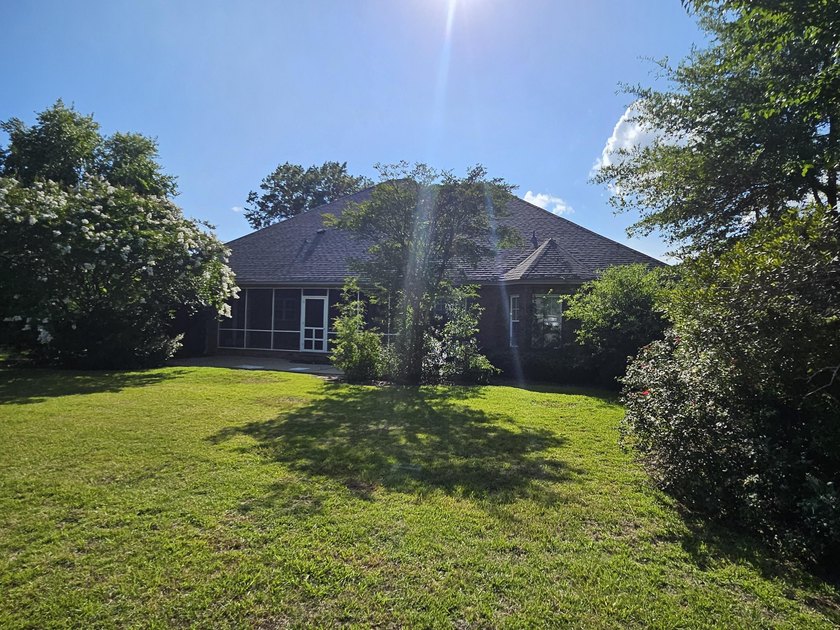 Superb four-bedroom, three-and-a-half-bathroom Beach Forest - photo 4