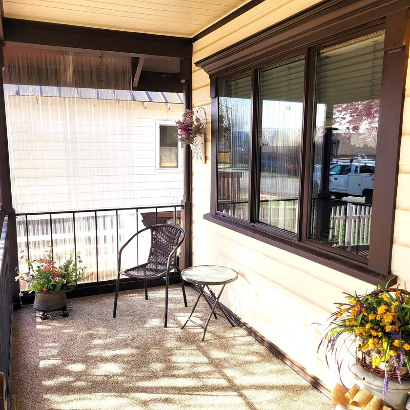 This is a move-in ready home that has been completely remodeled - photo 4