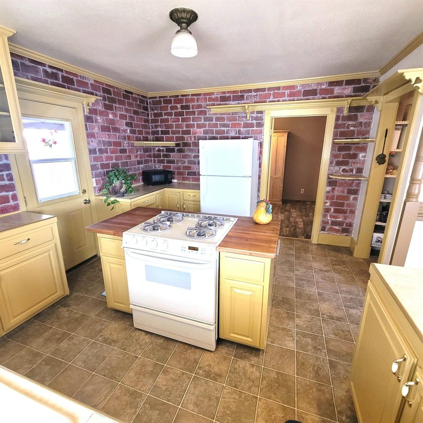 This is a move-in ready home that has been completely remodeled - photo 10