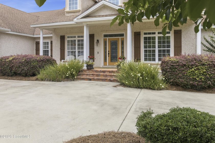 Beautifully maintained and thoughtfully designed, this - photo 2