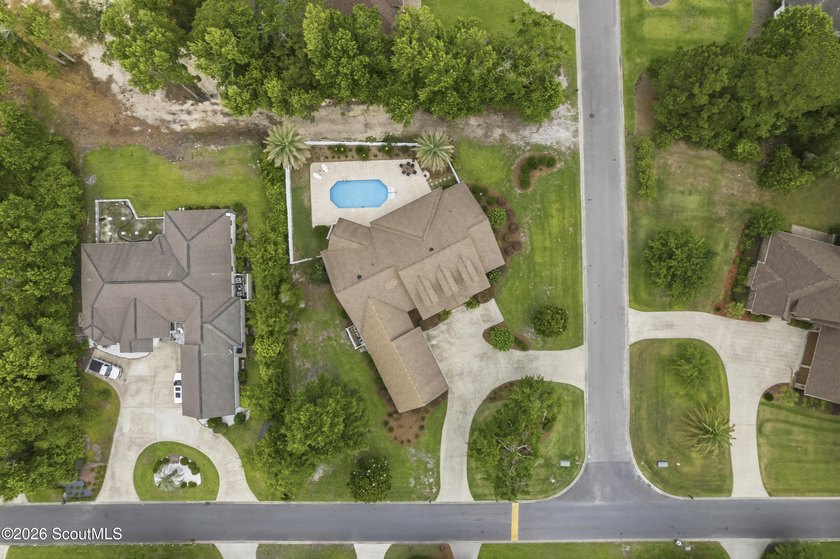 Beautifully maintained and thoughtfully designed, this - photo 10