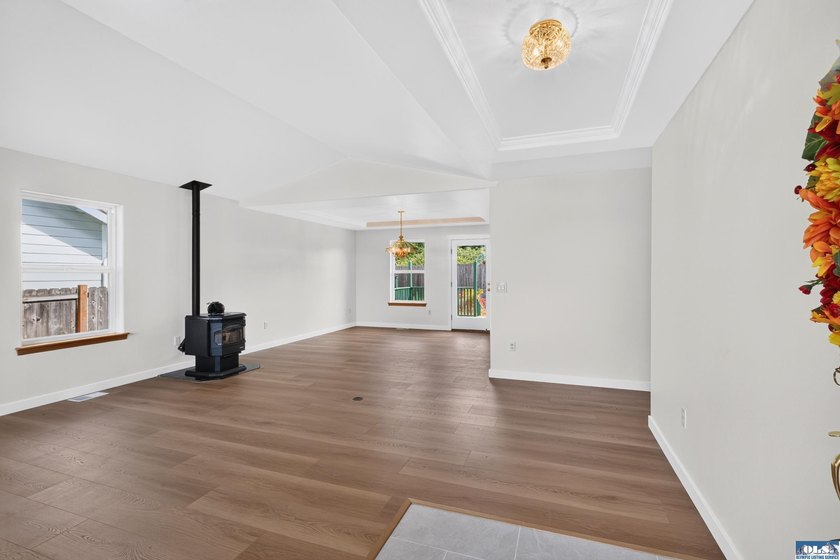 Located in the desirable Summer Breeze community, this 2-bedroom - photo 2
