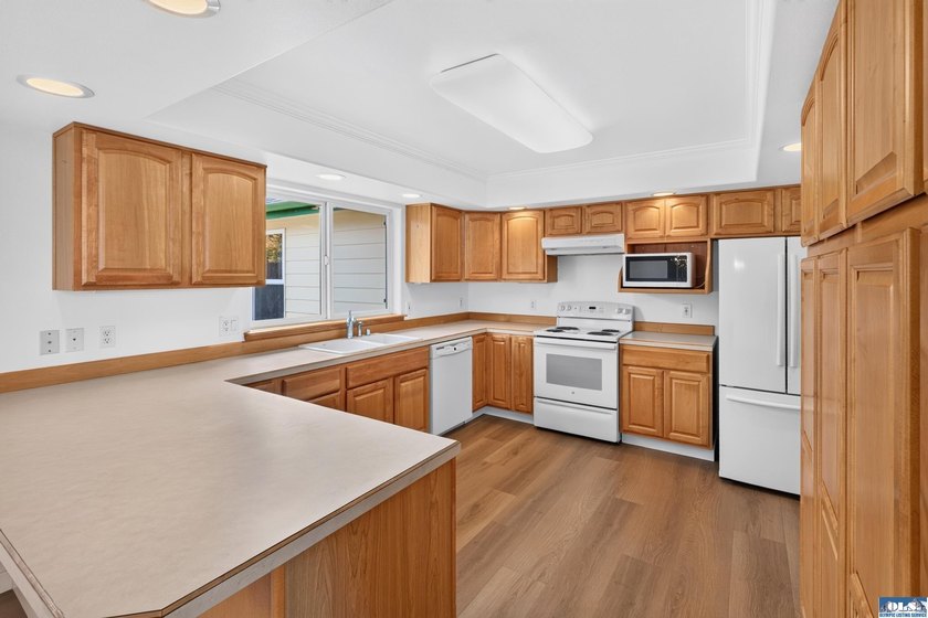 Located in the desirable Summer Breeze community, this 2-bedroom - photo 9