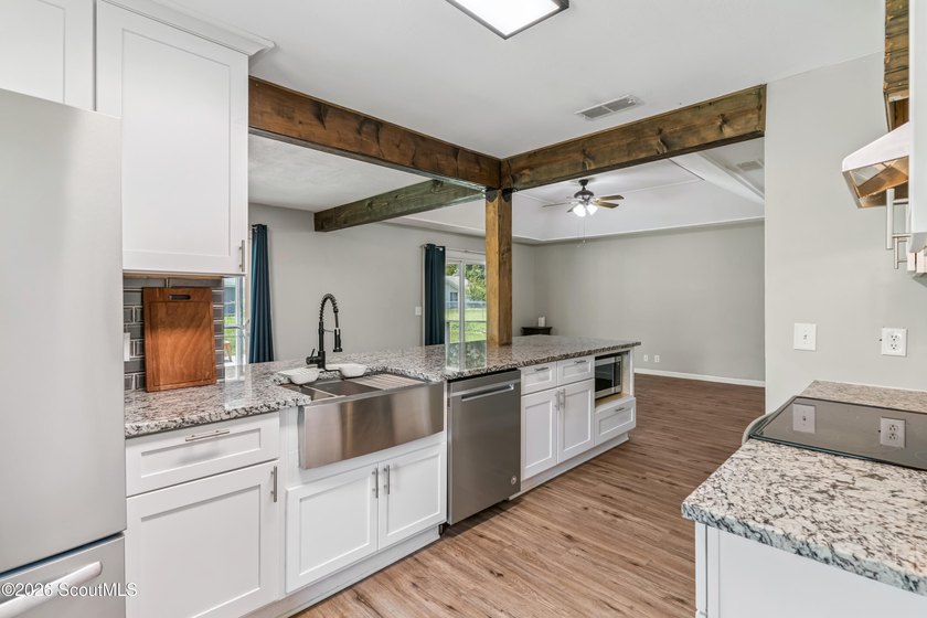 Discover this beautifully updated 3 bedroom, 2 bathroom home - photo 7