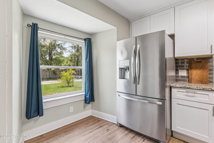 Discover this beautifully updated 3 bedroom, 2 bathroom home - photo 8