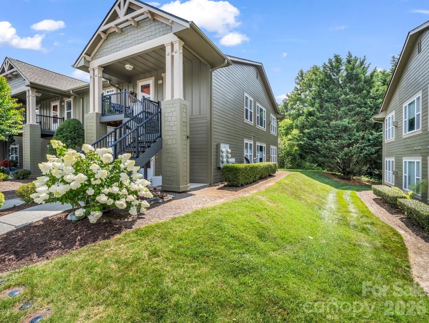 Experience sophisticated comfort in this pristine upper level - photo 2
