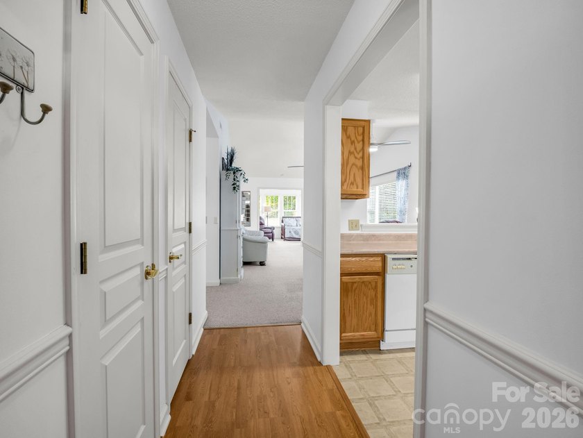 Experience sophisticated comfort in this pristine upper level - photo 4