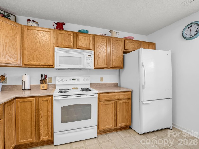 Experience sophisticated comfort in this pristine upper level - photo 7