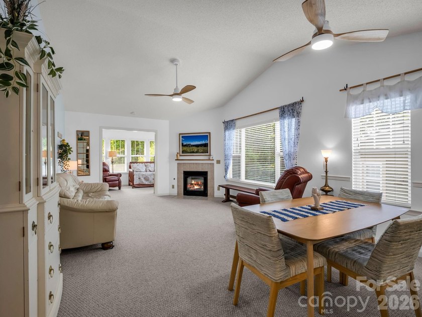 Experience sophisticated comfort in this pristine upper level - photo 9