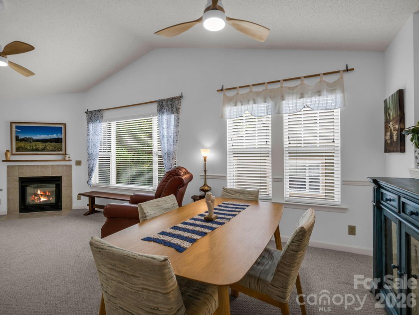 Experience sophisticated comfort in this pristine upper level - photo 10