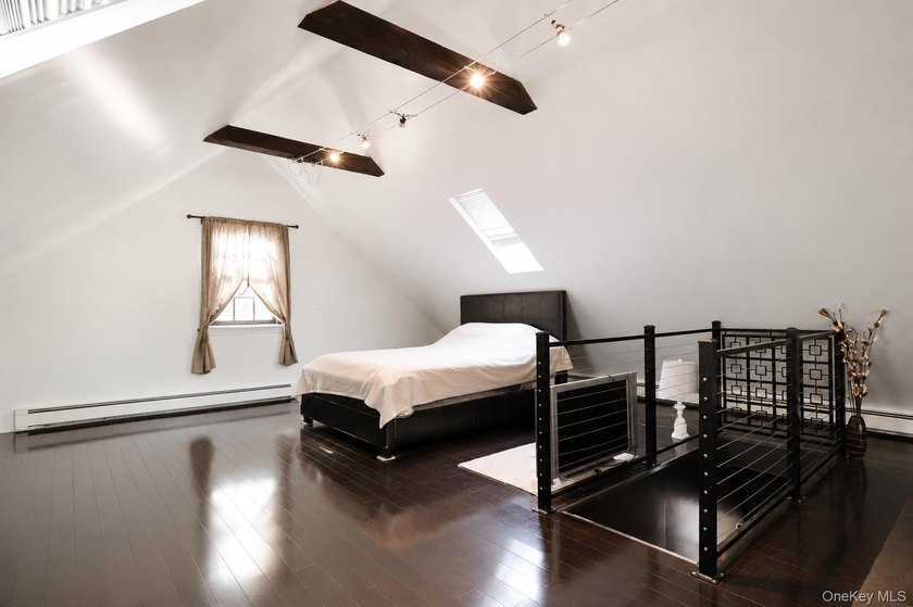 Welcome to 2027 Oakland Ave...a perfect Wantagh Cape just - photo 5