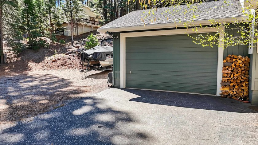 Welcome to your Lake Almanor West Shore retreat! This charming - photo 4