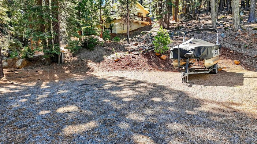 Welcome to your Lake Almanor West Shore retreat! This charming - photo 6