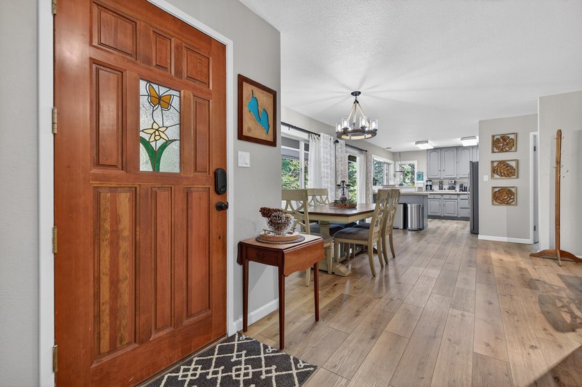 Welcome to your Lake Almanor West Shore retreat! This charming - photo 10