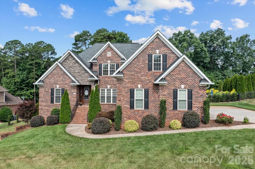 This exquisitely maintained all-brick custom residence offers - photo 3