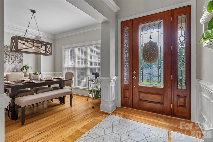 This exquisitely maintained all-brick custom residence offers - photo 5