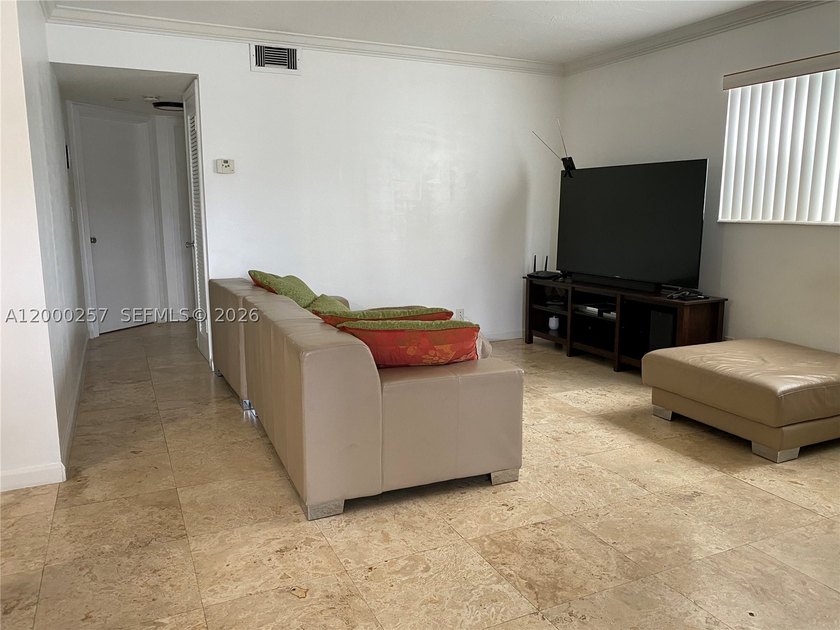 FOR SEASONED INVESTORS ONLY!! RENTED TO GREAT TENANTS @ $2 - photo 9