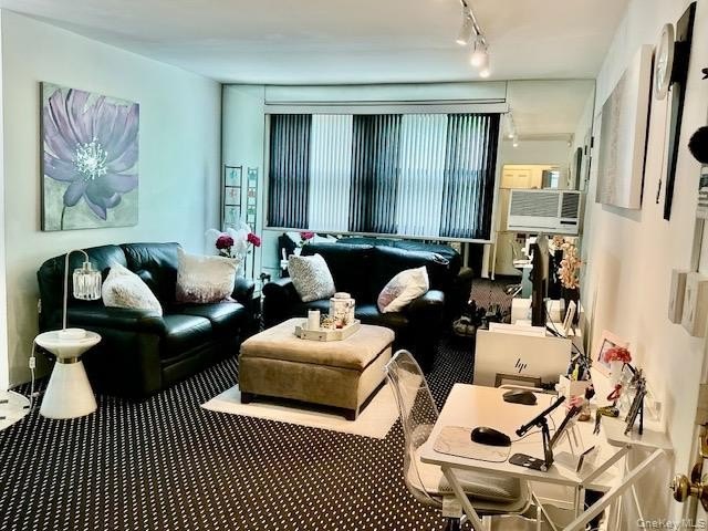 Brand New! Beech Hills! 1 Bedroom/1 Bath UPPER Unit located in - photo 2
