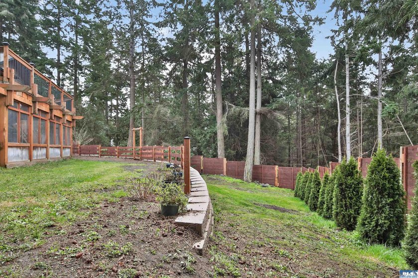 Private Woodland Heights retreat with luxury finishes, flexible - photo 9