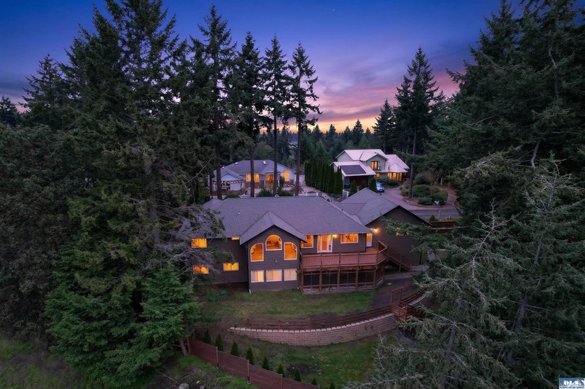 Private Woodland Heights retreat with luxury finishes, flexible - photo 10