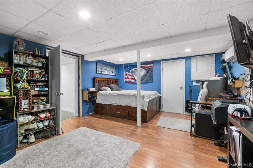 Welcome to your new home! This charming, move-in-ready - photo 11