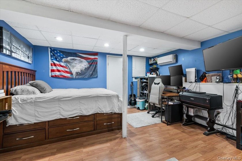 Welcome to your new home! This charming, move-in-ready - photo 12