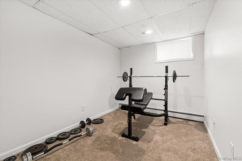 Welcome to your new home! This charming, move-in-ready - photo 15
