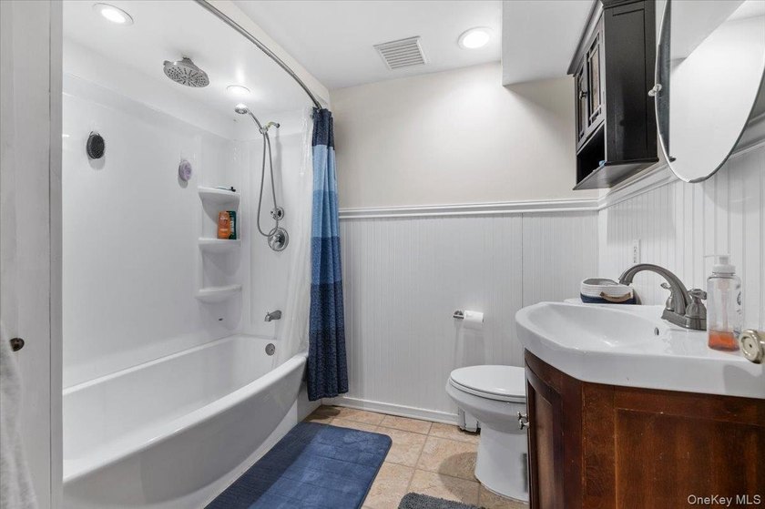 Welcome to your new home! This charming, move-in-ready - photo 16