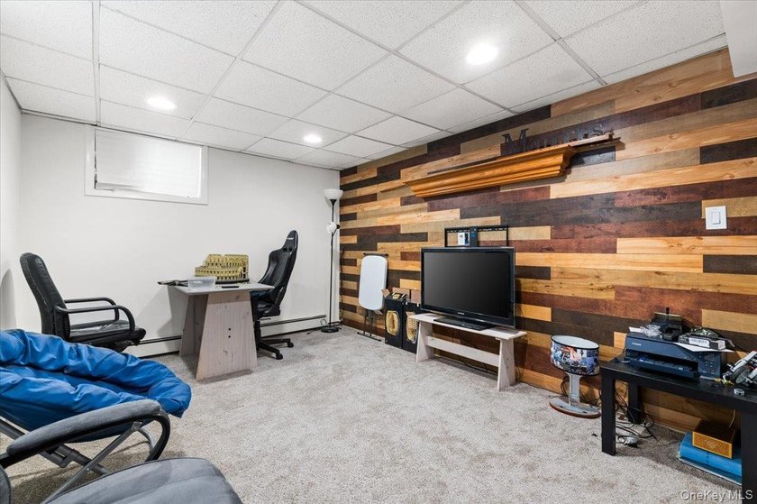 Welcome to your new home! This charming, move-in-ready - photo 17