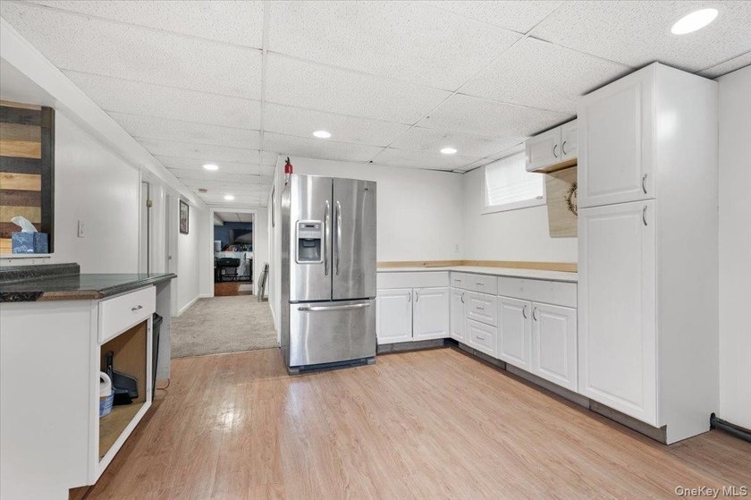 Welcome to your new home! This charming, move-in-ready - photo 18