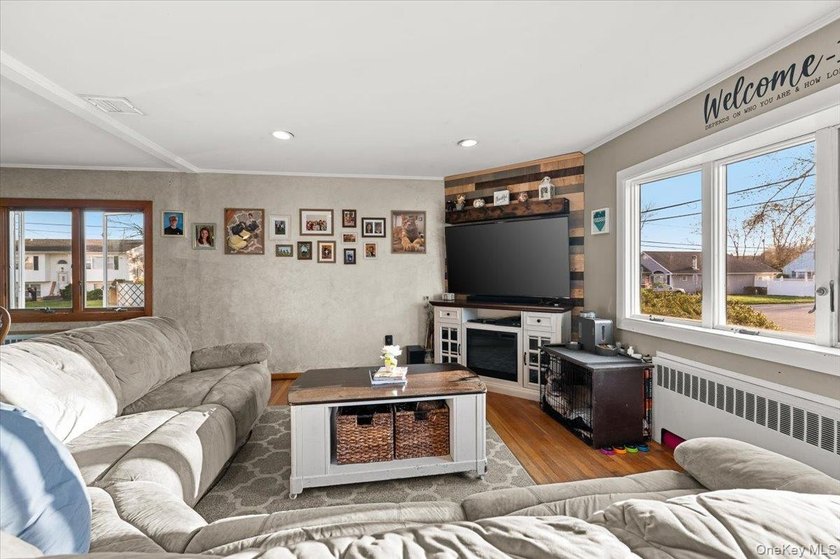 Welcome to your new home! This charming, move-in-ready - photo 25