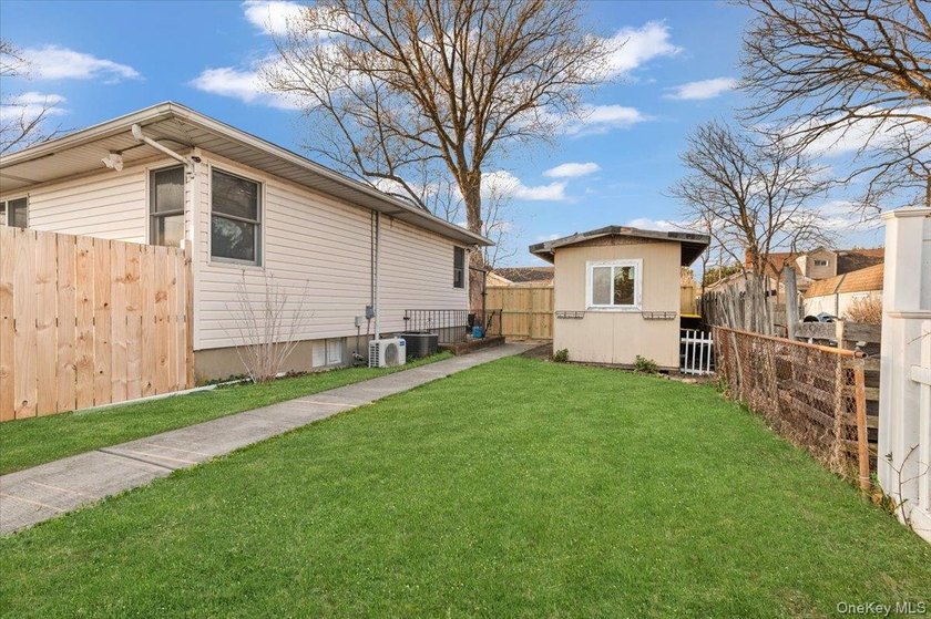 Welcome to your new home! This charming, move-in-ready - photo 33