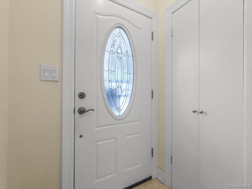 First time on the market. Move-in ready brick single-family home - photo 3