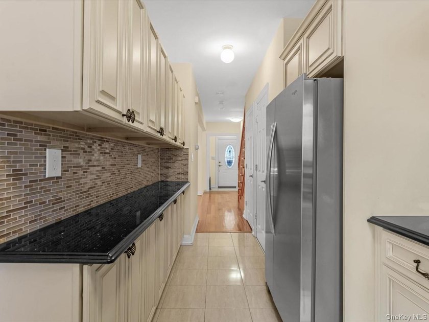 First time on the market. Move-in ready brick single-family home - photo 9