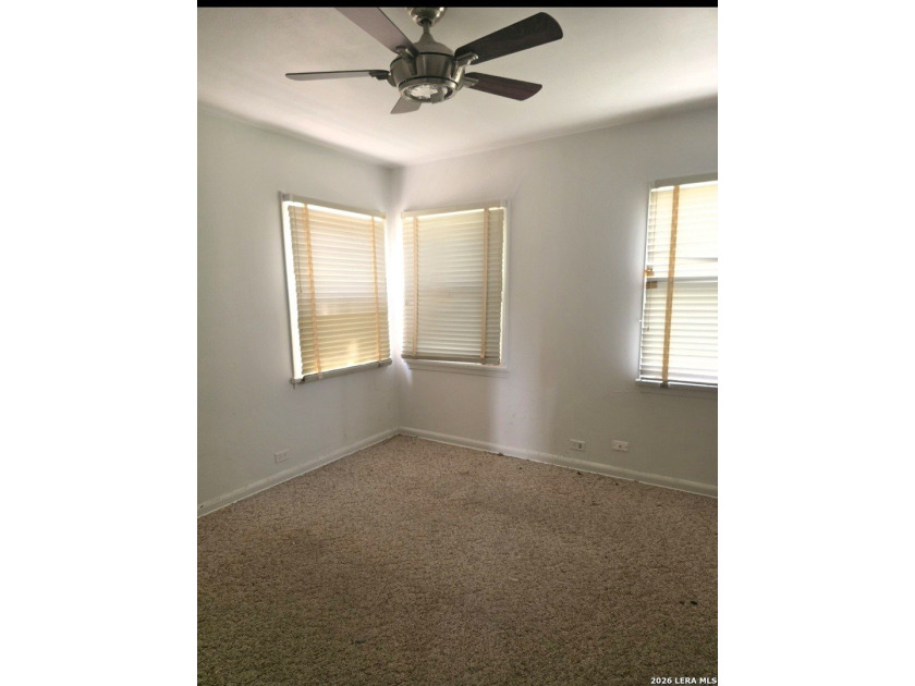 Cute, 2/1 low priced. Vacant, easy to show. 5 minuates from - photo 8