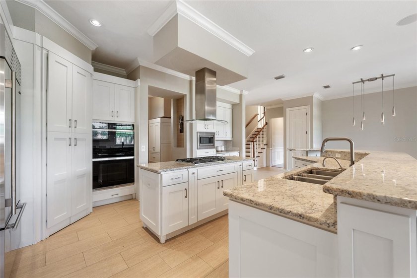 Under contract-accepting backup offers. Classic elegance defined - photo 7