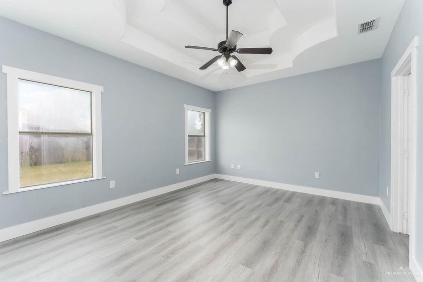 Completely remodeled 3-bedroom, 2-bath home in a desirable golf - photo 14