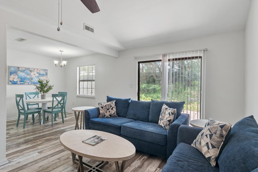 Awesome updated END-UNIT townhome in the heart of Destin with NO - photo 5