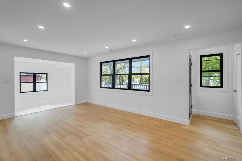 LIVING LUXURY In The Heart Of Center Moriches! This Hamptons - photo 7
