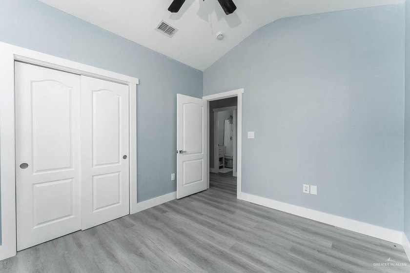 Completely remodeled 3-bedroom, 2-bath home in a desirable golf - photo 22