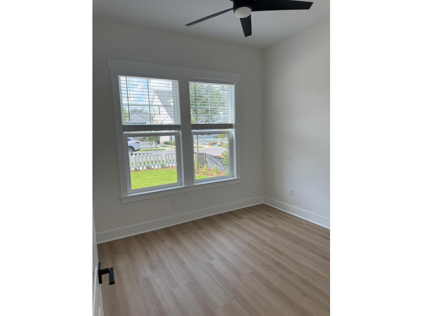 BUILDER IS OFFER $ 10,000 towards either RATE BUY DOWN OR - photo 3