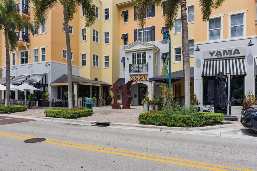 Live in the heart of it all without sacrificing the feel of home - photo 28
